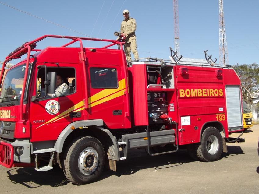 Comodoro conta com Caminhão de combate a incêndio para auxiliar a Brigada Municipal Mista nos seus trabalhos.